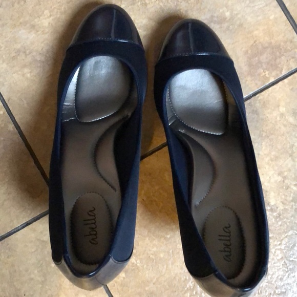 Shoes - Picture 1 of 2